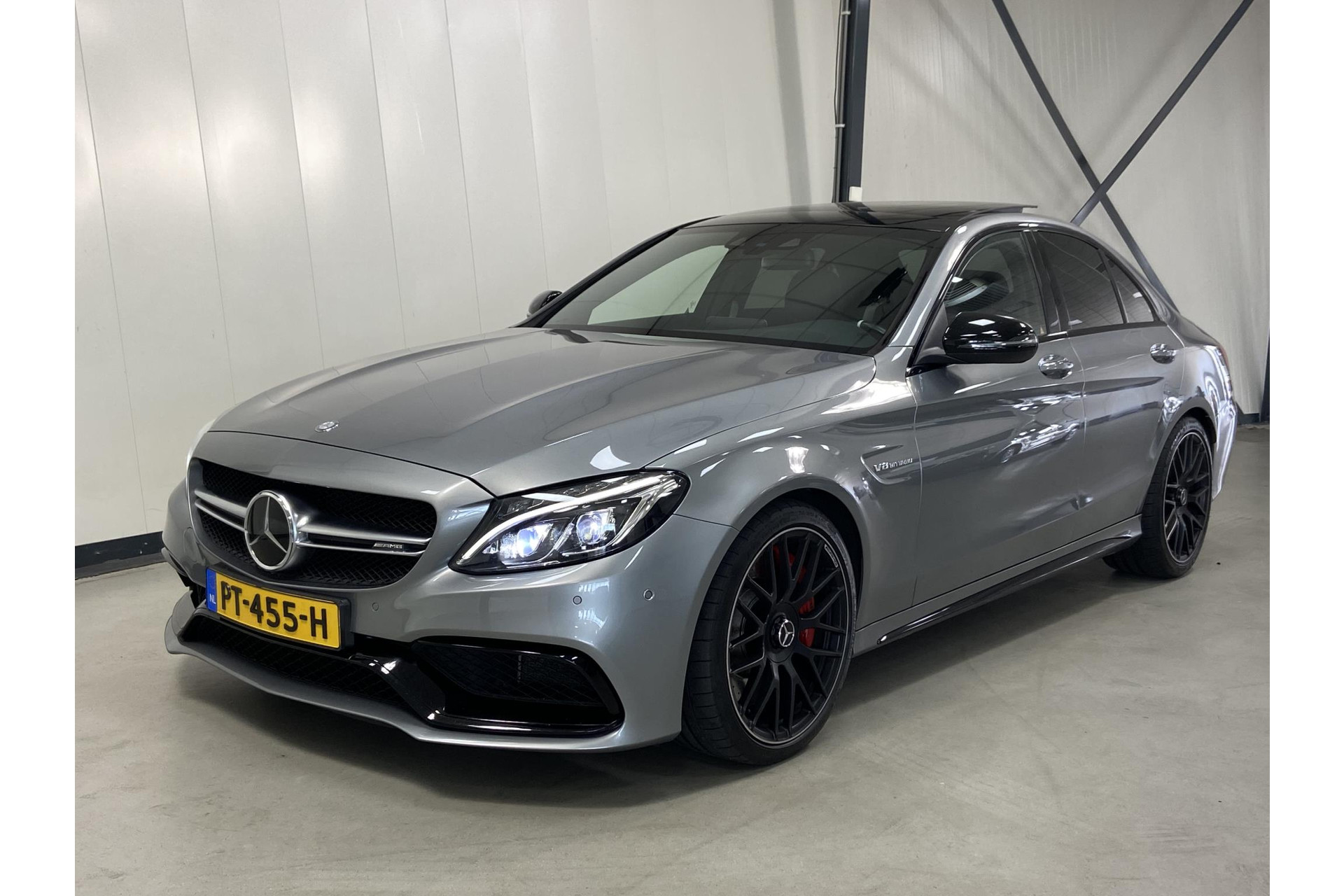 Mercedes-Benz C-Klasse C63S C63 63 S AMG*HUD*IWC*PANO*LED*CARBON*DISTR+